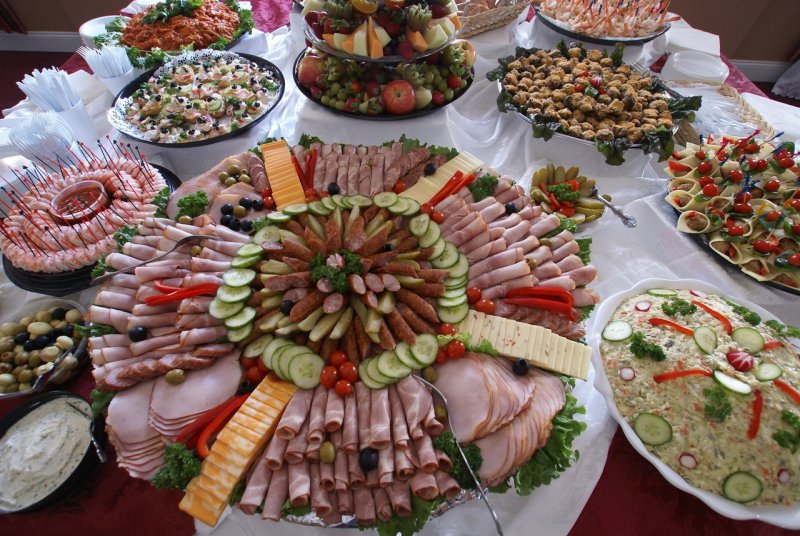 Праздничный стол для коллег