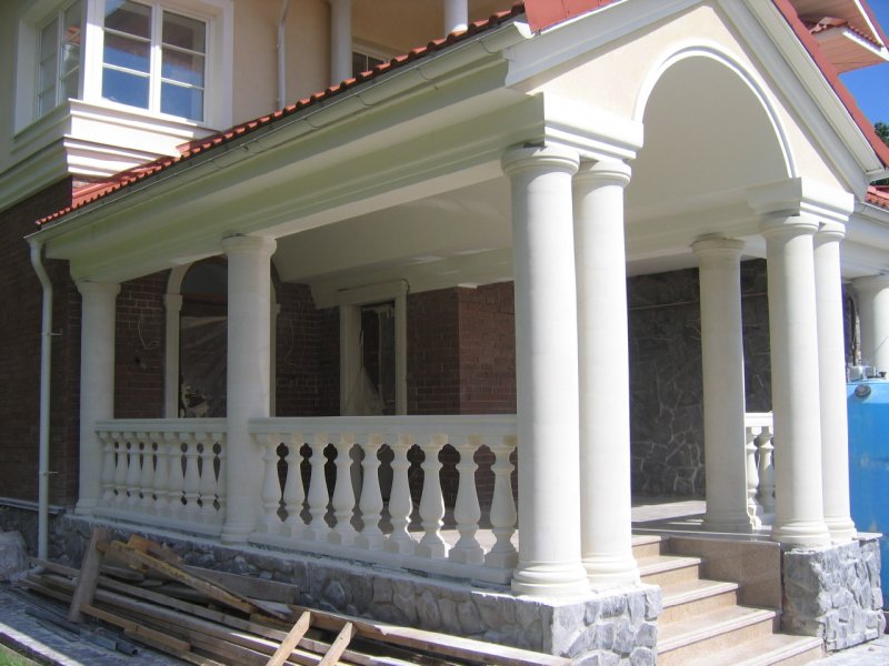 Крыльцо с балясинами