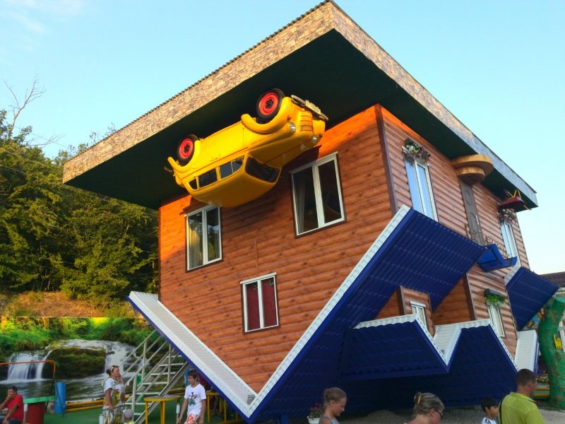 Перевернутый дом в Шерегеше