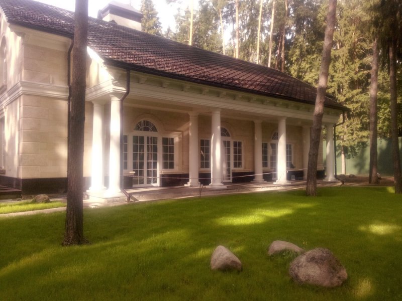 Деревянные дома на Рублевке