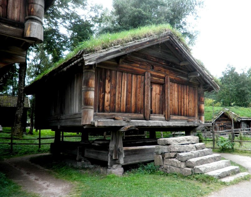 Сарай на курьих ножках