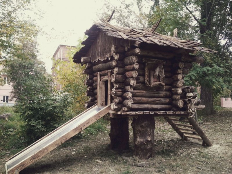 Избушка бабы яги в Миллениум парке