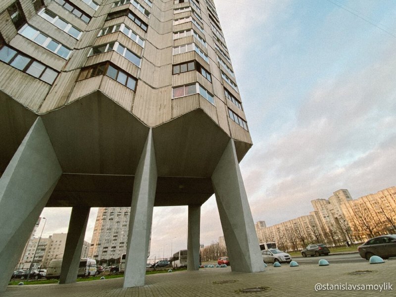 Дом на куриных ножках СПБ на Новосмоленской набережной