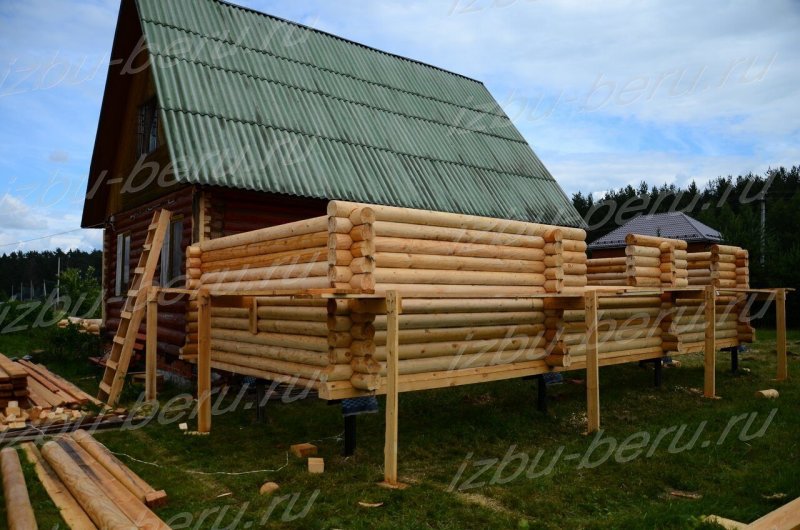 Пристройка к срубу из бревна