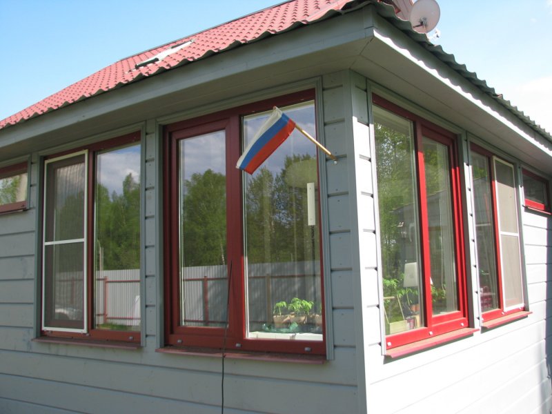 Коричневая веранда к дому