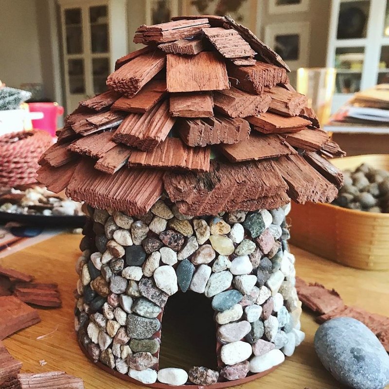 Домик из камушков