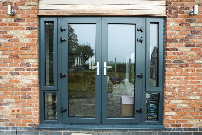Пластиковые двери VEKA входные