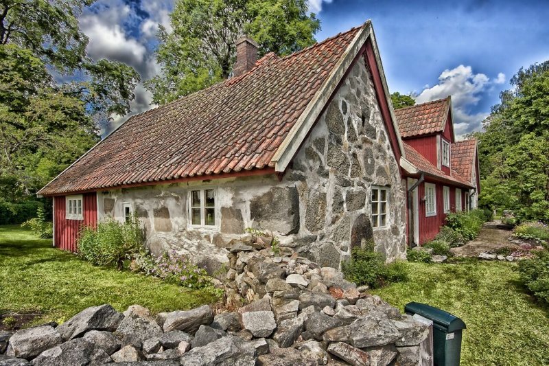 Деревенский каменный дом