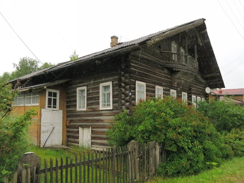 Деревянный дом шестистенок