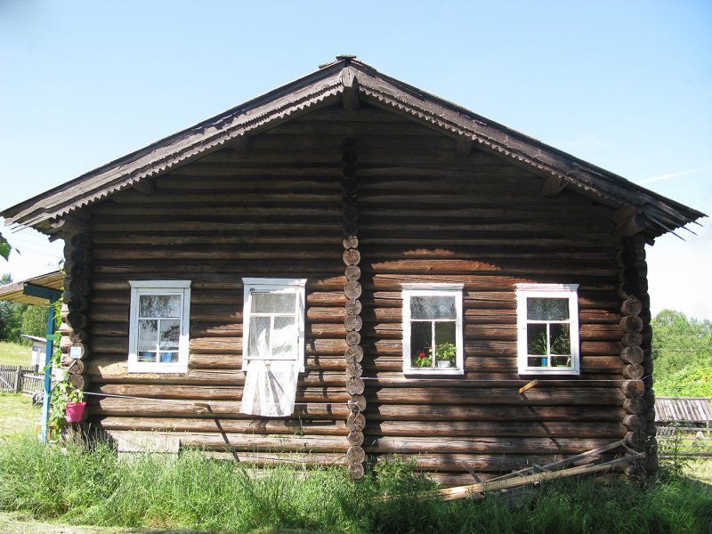 Деревенская изба пятистенка