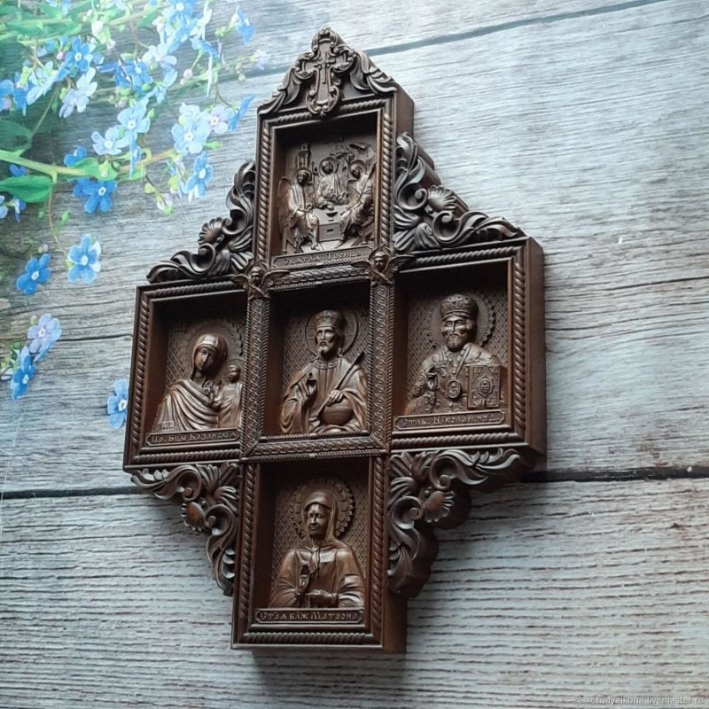 Резной иконостас из дерева
