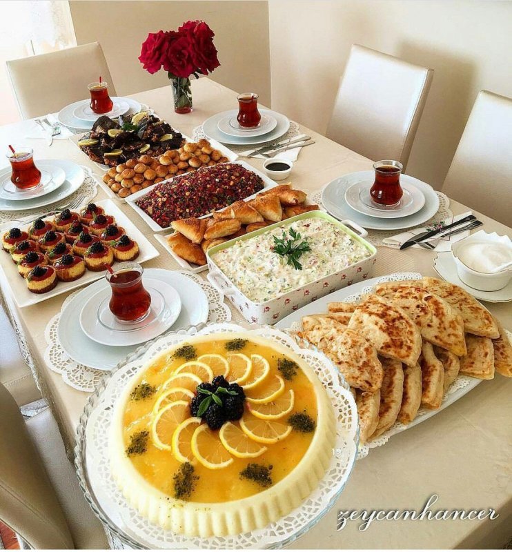 Красивый стол