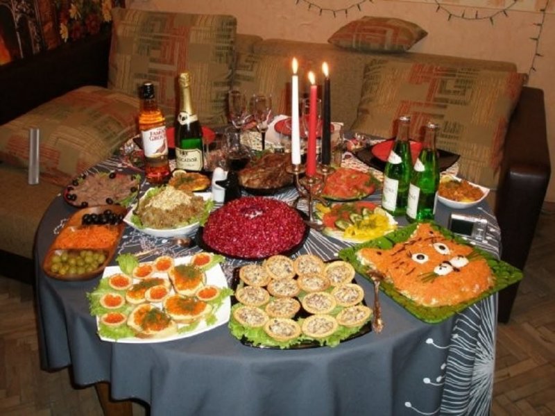 Скромный стол на новый год