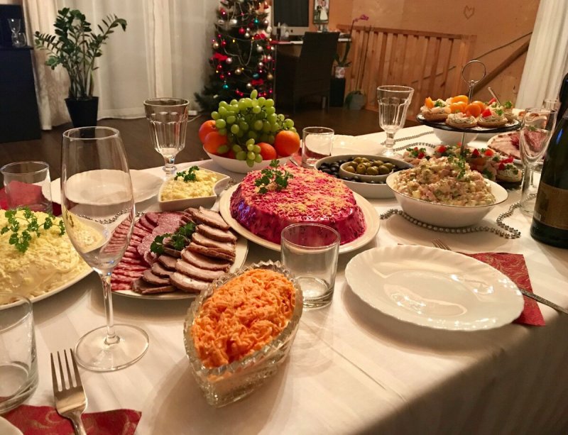Праздничный стол на даче