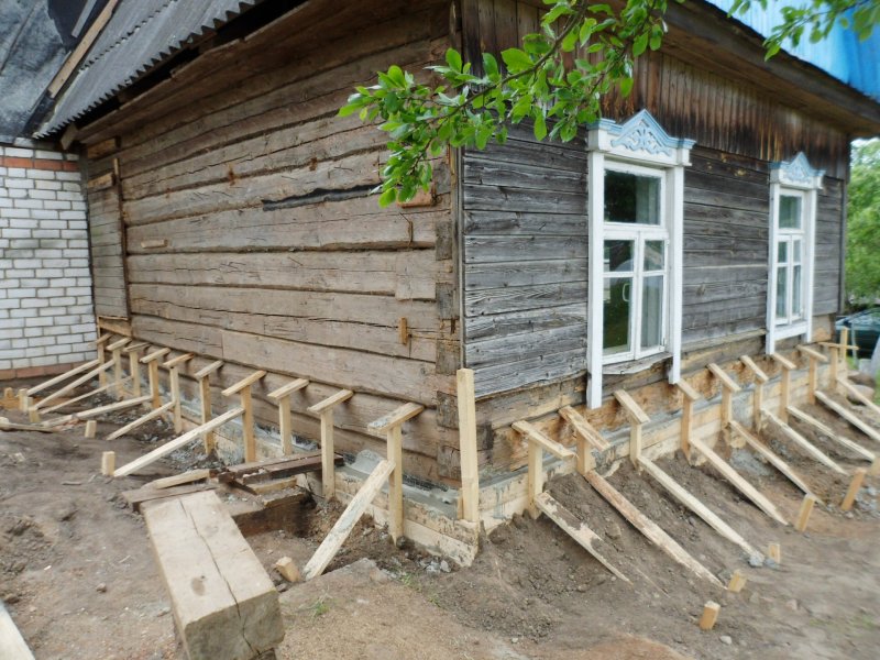Обшивка старого деревянного дома