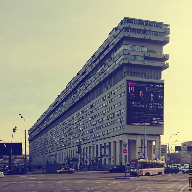 Дом корабль в Москве на Тульской