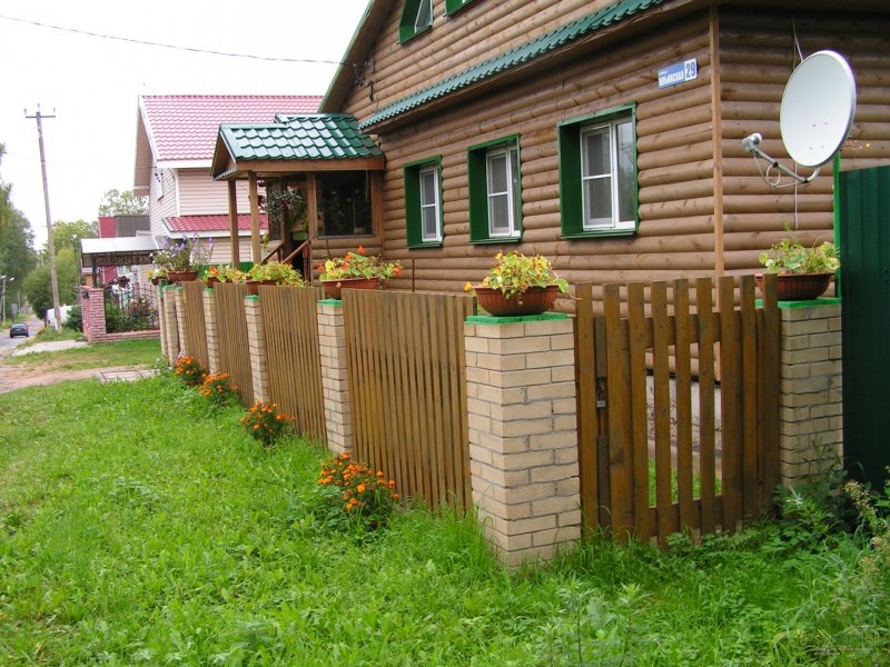 Красивый деревенский палисадник
