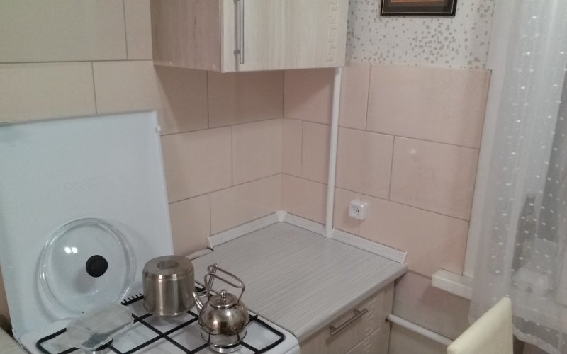 Газовая труба на кухне снизу
