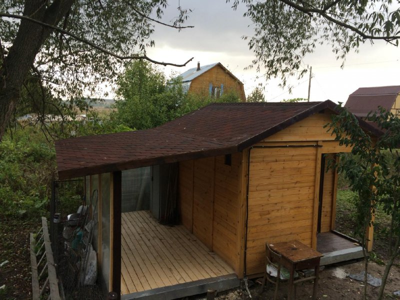 Беседка пристроенная к сараю