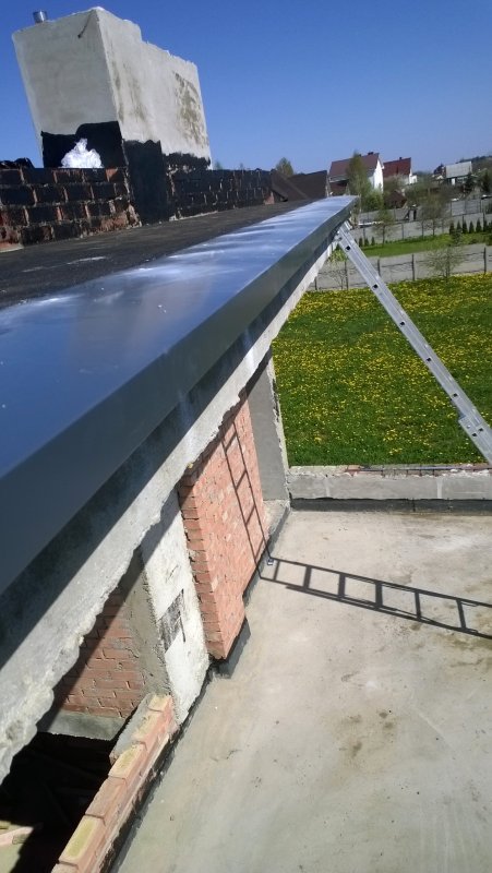 Отлив на парапете кровли
