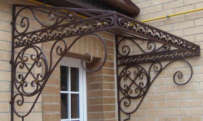 Кованые козырьки над крыльцом