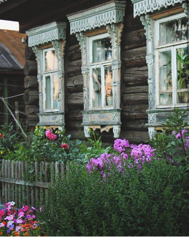 Скромный деревенский домик