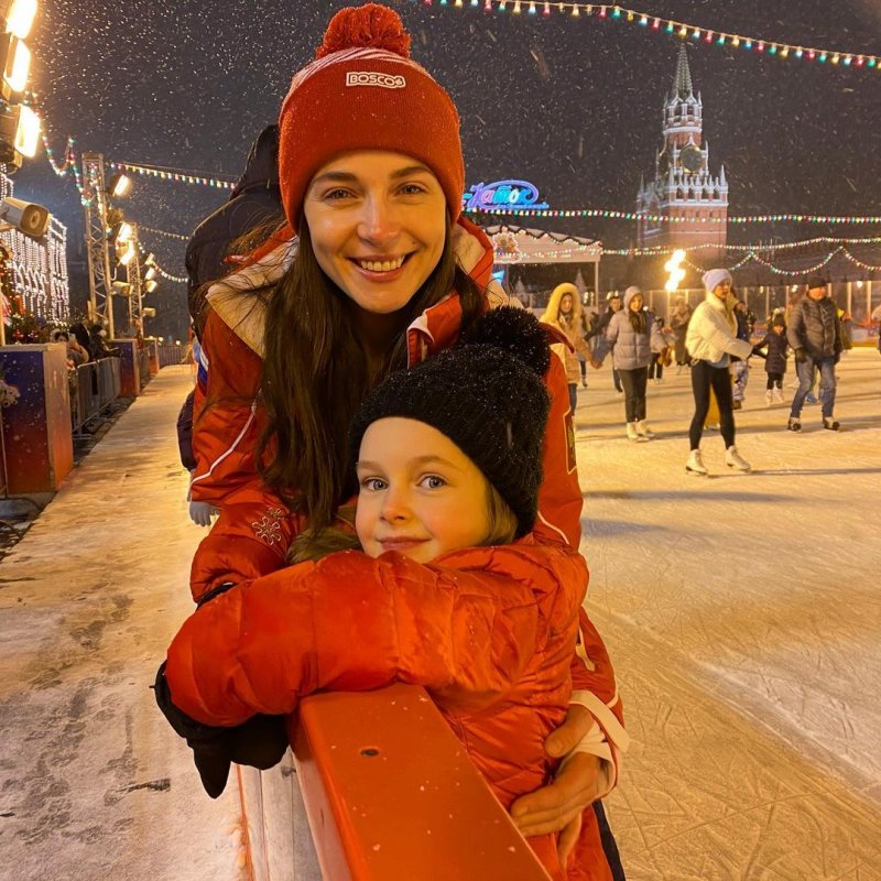 Волочкова на ГУМ катке