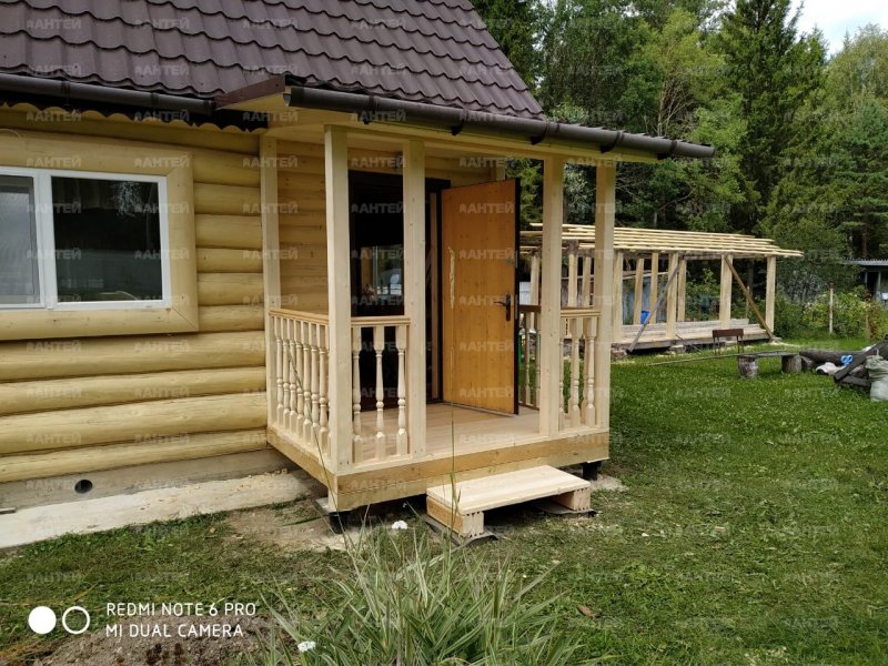 Маленькое крылечко для дачного домика