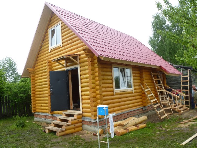 Садовый дом из бревна