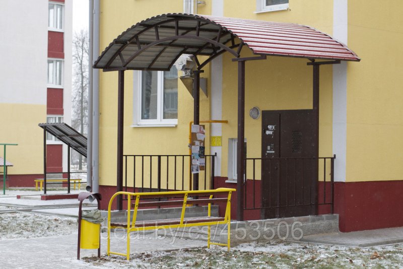 Входная группа с тентовым козырьком