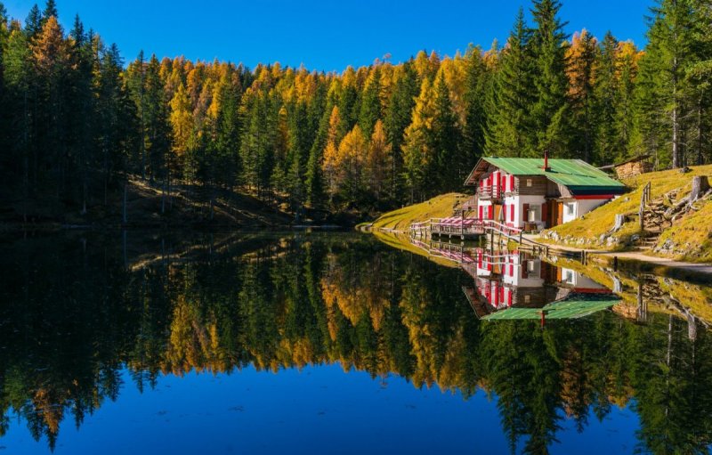 Домик у реки в Йёльстере. Норвегия