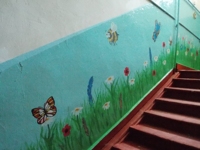 Рисунки в подъезде