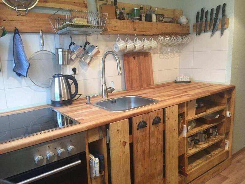 Самодельная кухня из дерева