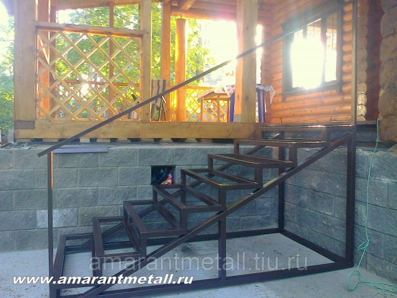 Каркас лестницы для крыльца