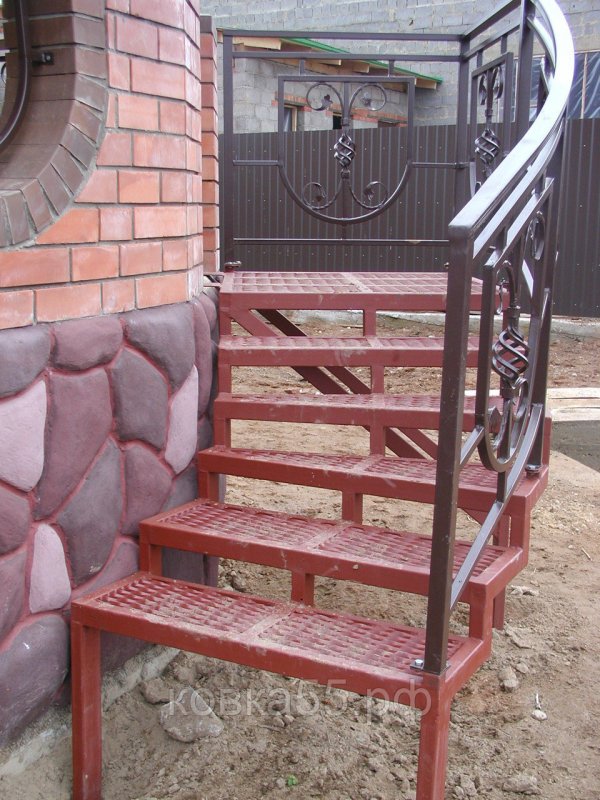 Металлические ступени для крыльца
