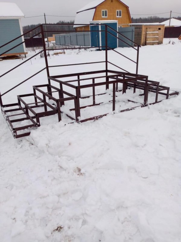 Крыльцо с козырьком приставное