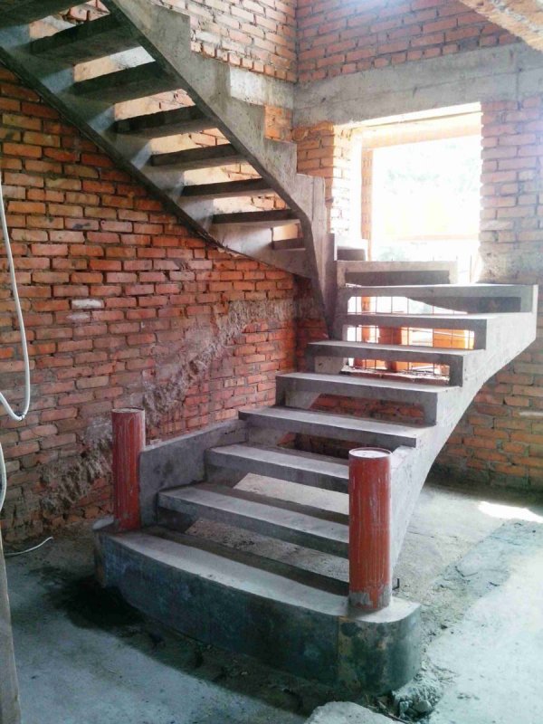 Ступеньки из бетона на второй этаж