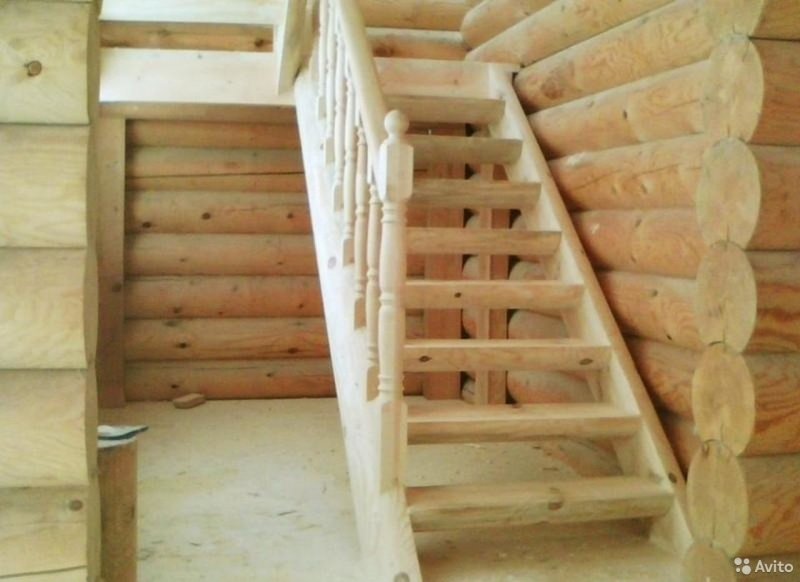 Деревянная лестница из бруса