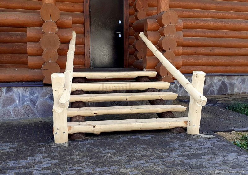 Лестница с полубревна