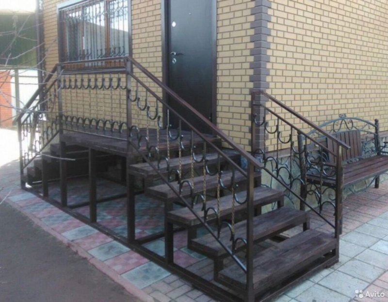 Амарант уличные лестницы
