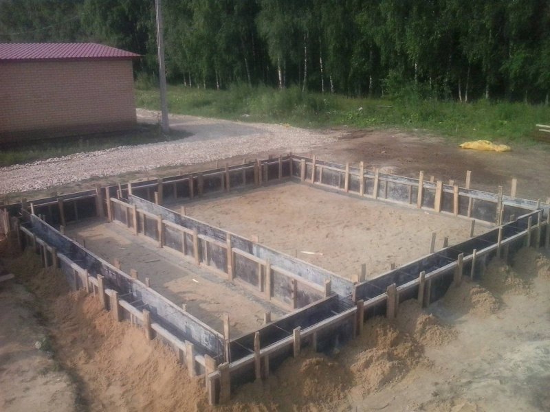 Мощный фундамент