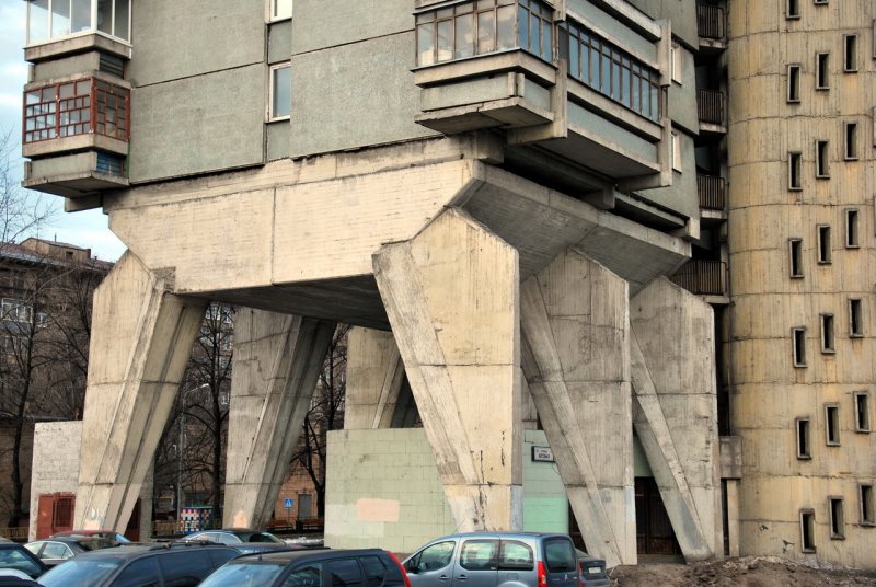 Дом на курьих ножках в Москве на беговой