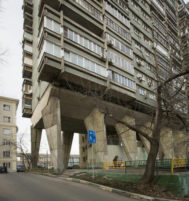 Дом на курьих ножках в Москве на беговой