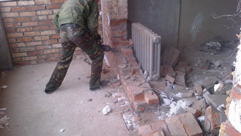 Демонтаж стен и перегородок