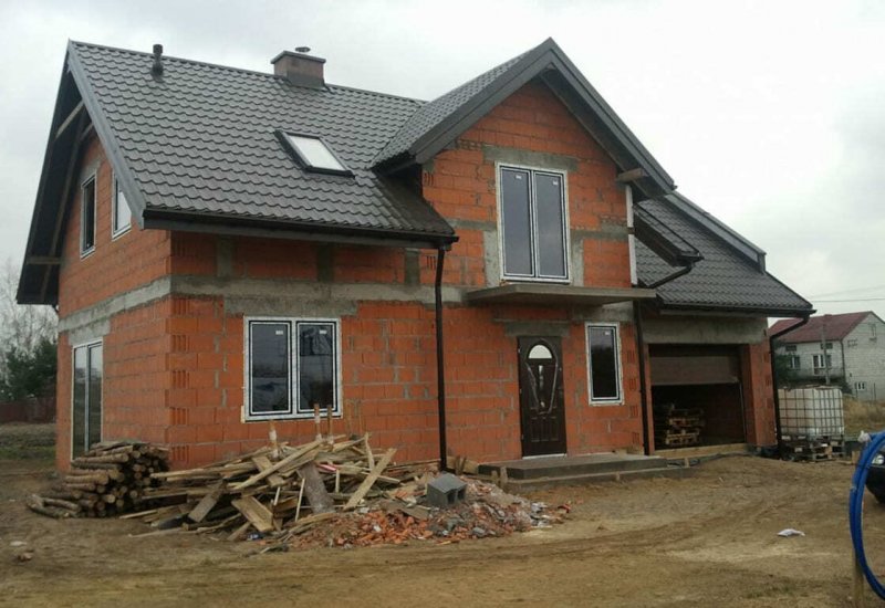 Дом реальный из кирпича с мансардой