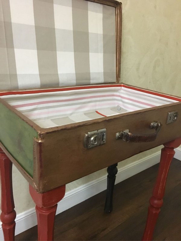 Стол из чемодана
