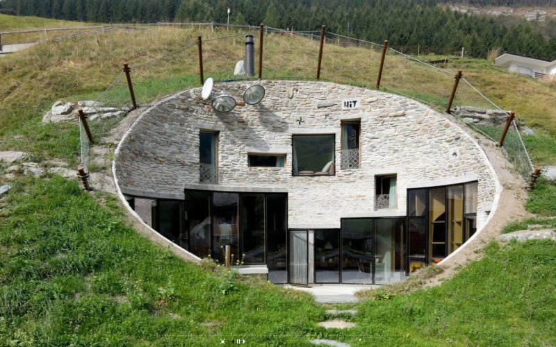 Странный дом (weird House). Альпы.