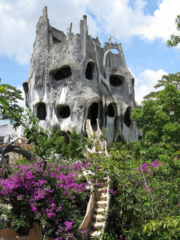 Отель в Далате Crazy House