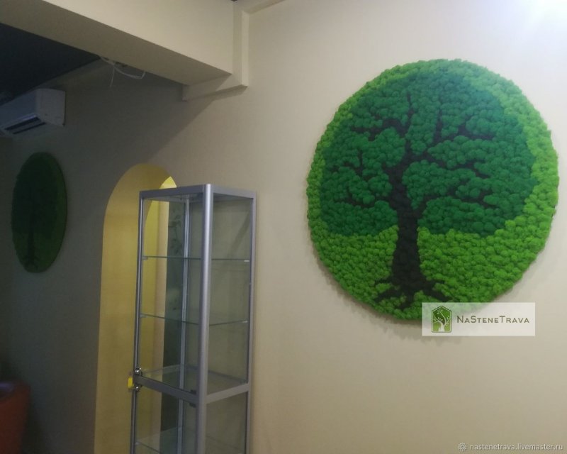 Круглое панно из мха