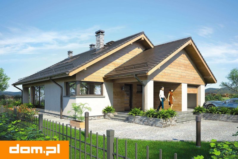 Широкий дом с двускатной крышей